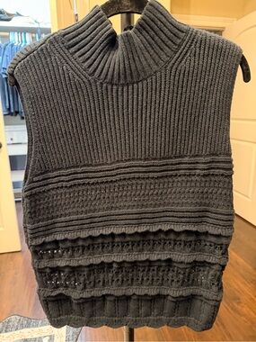 Abercrombie & Fitch Black Ribbed Sleeveless Turtleneck Sweater Vest